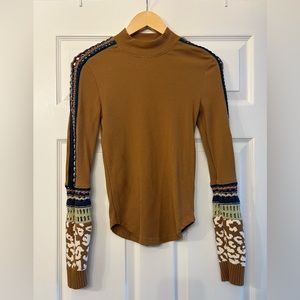 Knit turtleneck with sleeve design